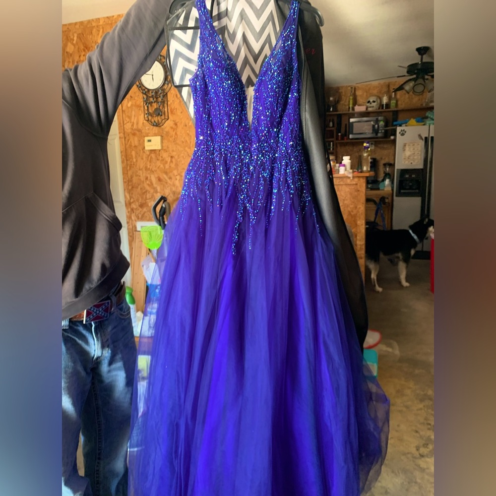 Gigi designs prom dress